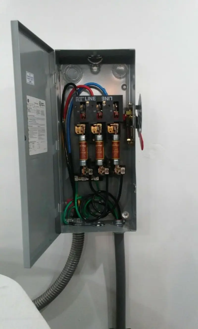 Three-phase disconnect switch installed for Smoke Detector Installation in Pleasant View